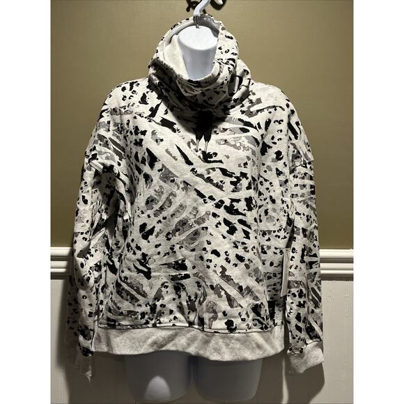 Calvin Klein Performance Women's Gray Cowl Neck LS Camo Sweatshirt Size M NWT - Picture 1 of 9